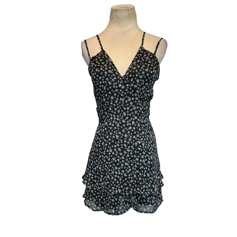Le Lis black gray print ruffled romper size Large